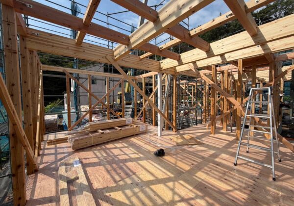 413.那須烏山市で注文住宅を上棟｜コの字型の吹き抜けがある家